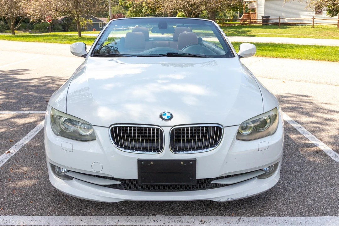 2011 BMW E93 335i Convertible - Image 2 of 31