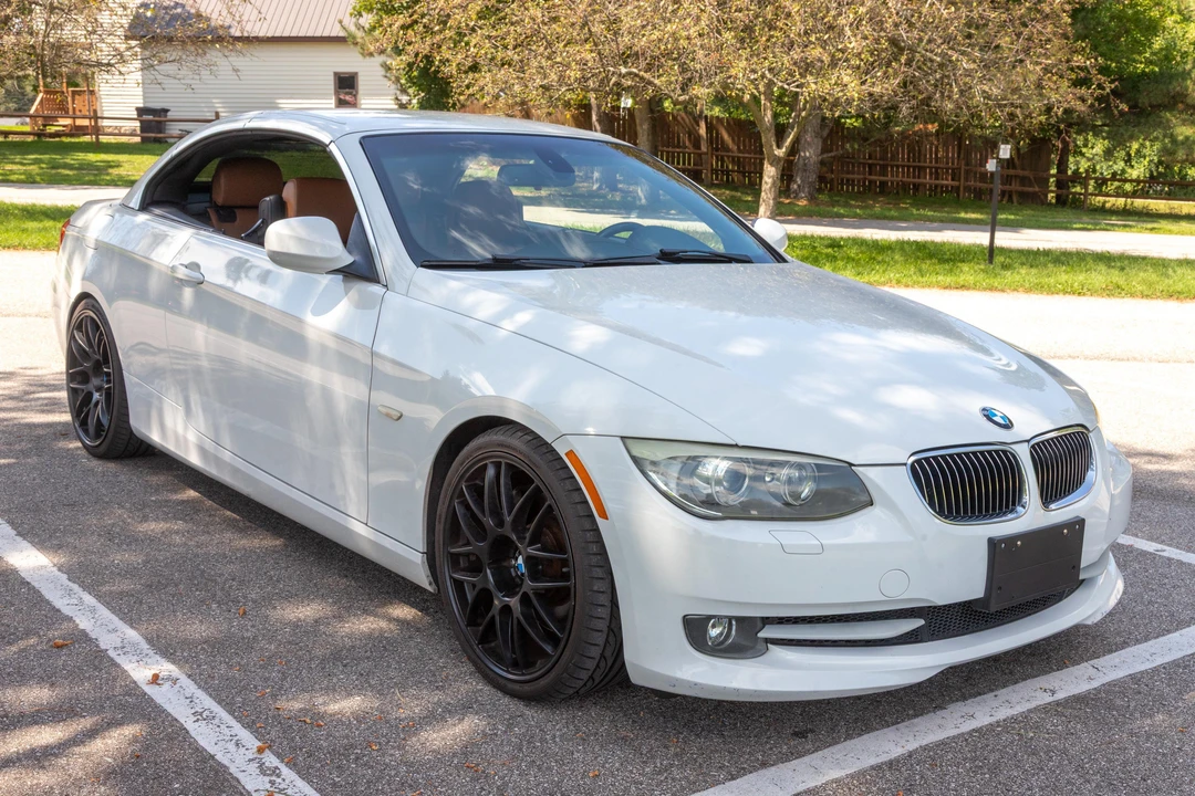 2011 BMW E93 335i Convertible - Image 16 of 31