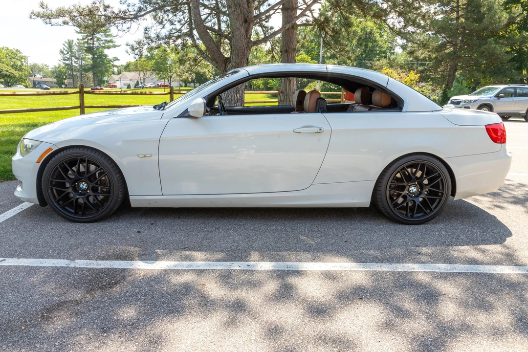 2011 BMW E93 335i Convertible - Image 11 of 31