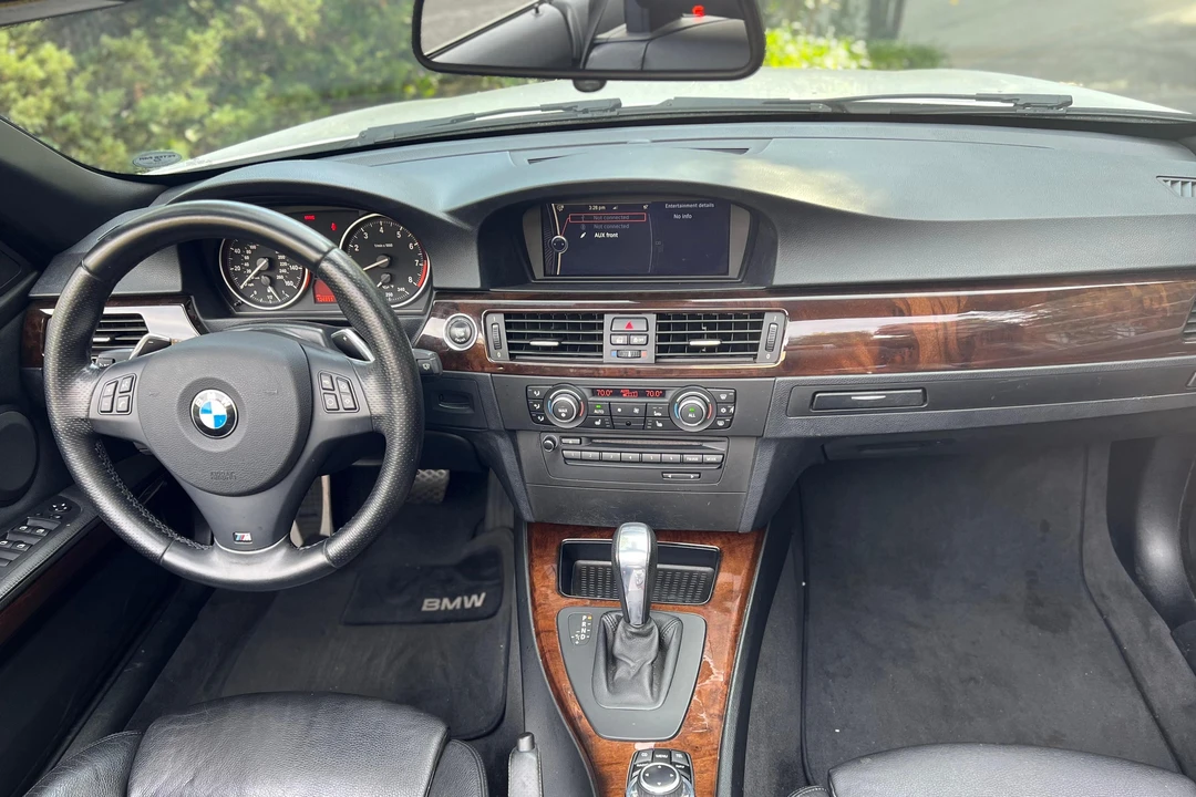 2011 BMW E93 335i Convertible - Image 27 of 31