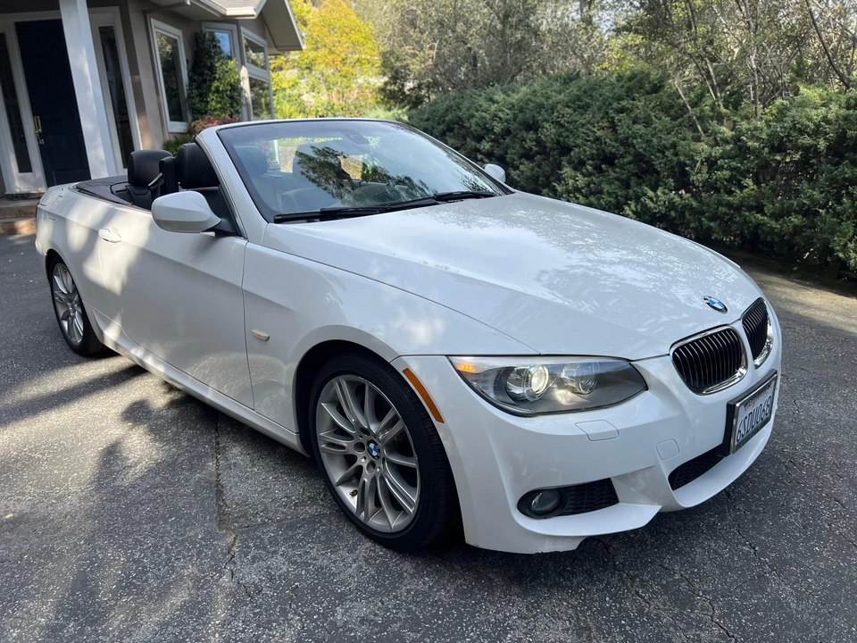 2011 BMW E93 335i Convertible - Image 12 of 31
