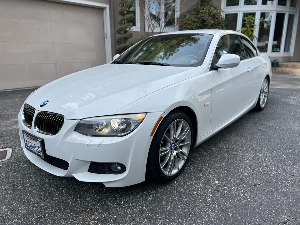 2011 BMW E93 335i Convertible - Image 16 of 31