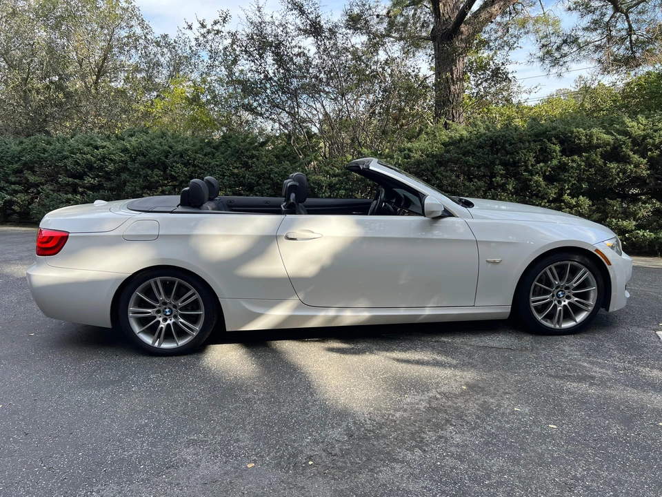 2011 BMW E93 335i Convertible - Image 11 of 31
