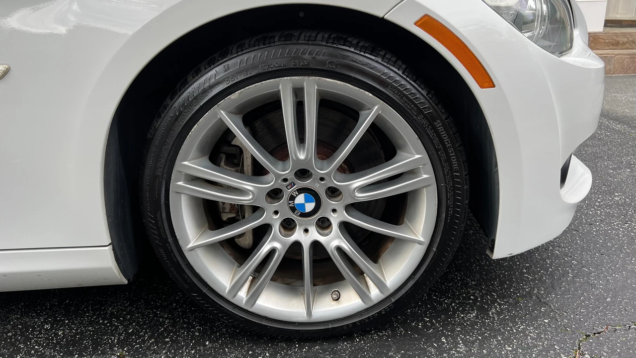 2011 BMW E93 335i Convertible - Image 26 of 31