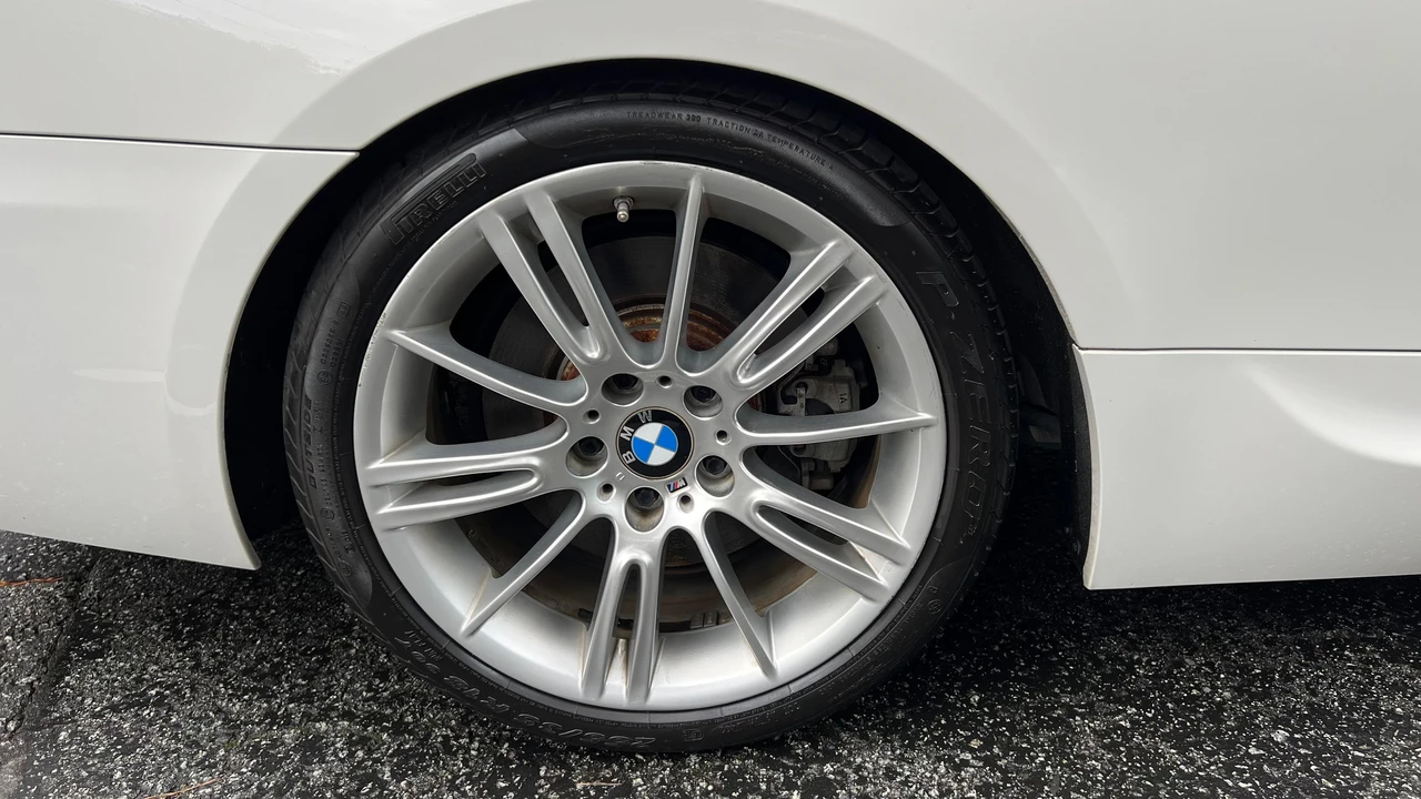 2011 BMW E93 335i Convertible - Image 25 of 31
