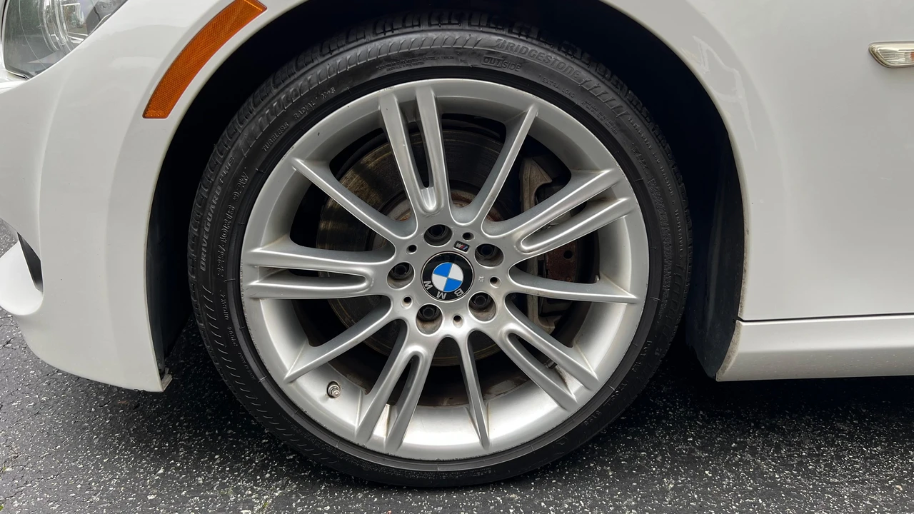 2011 BMW E93 335i Convertible - Image 23 of 31