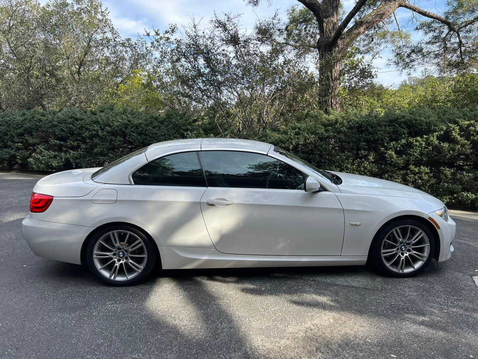 2011 BMW E93 335i Convertible - Image 21 of 31