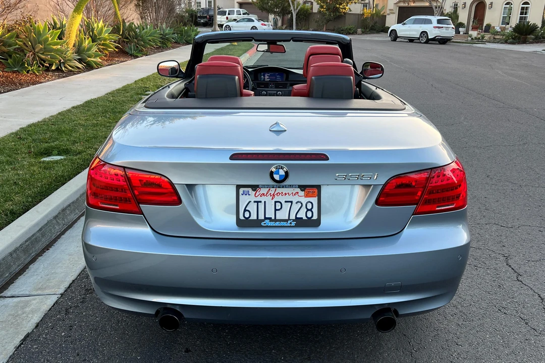 2011 BMW E93 335i Convertible - Image 5 of 5