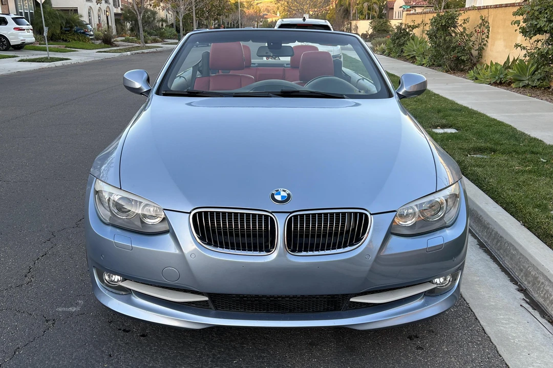2011 BMW E93 335i Convertible - Image 2 of 5