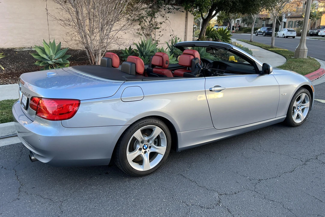 2011 BMW E93 335i Convertible - Image 4 of 5