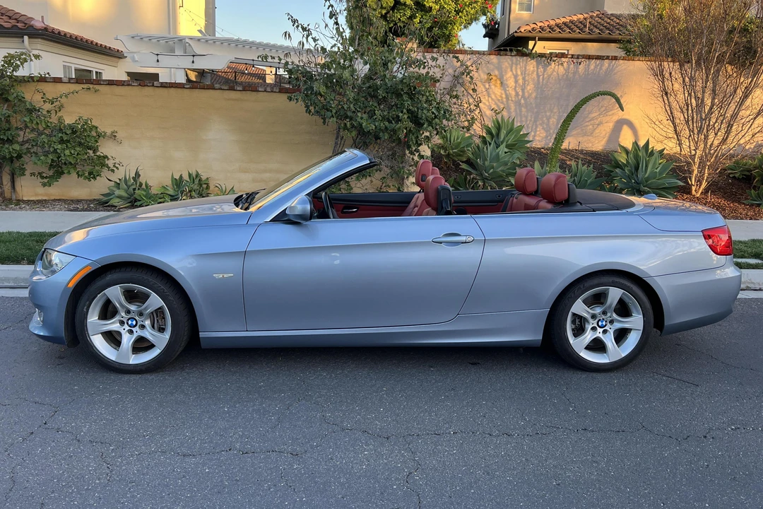 2011 BMW E93 335i Convertible - Image 3 of 5