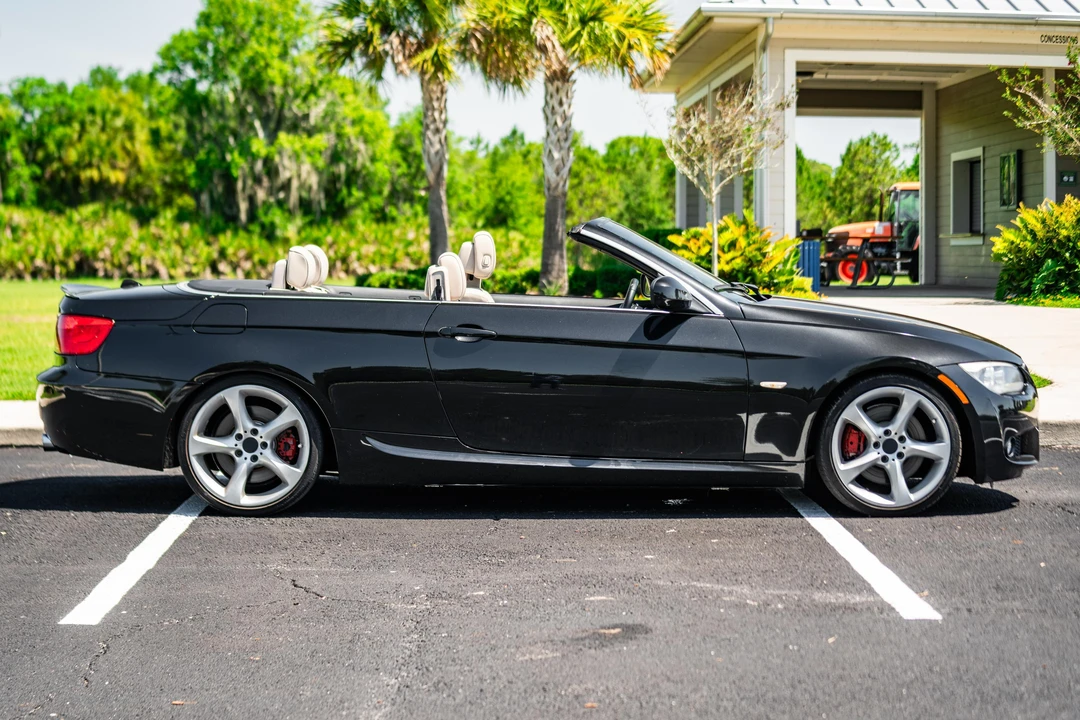 2011 BMW E93 335i Convertible - Image 3 of 31