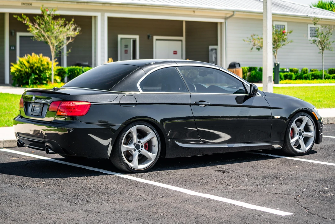2011 BMW E93 335i Convertible - Image 28 of 31