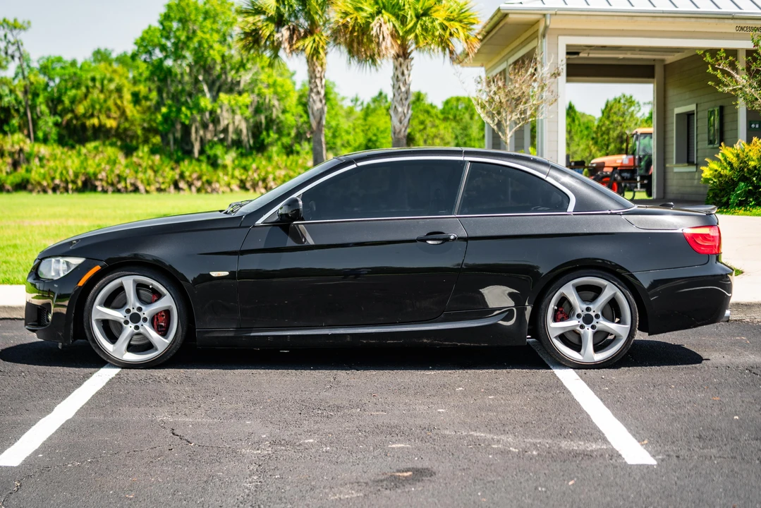 2011 BMW E93 335i Convertible - Image 13 of 31