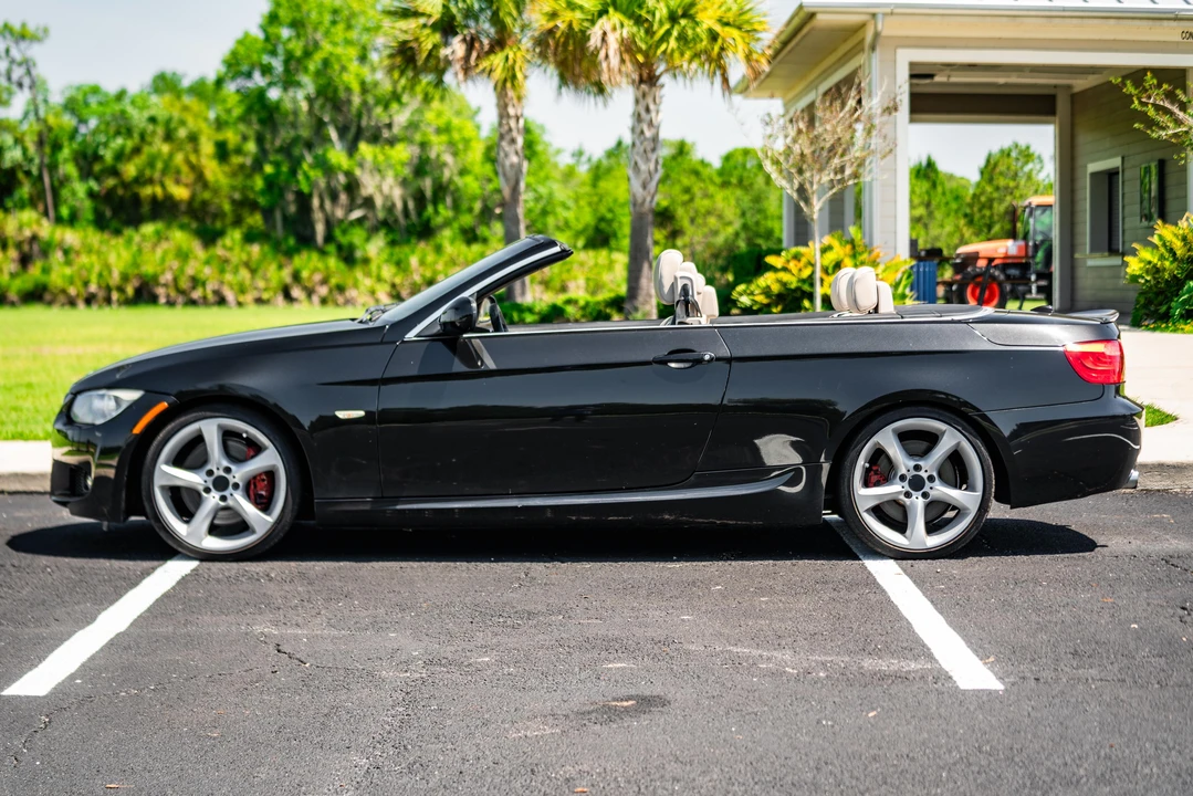 2011 BMW E93 335i Convertible - Image 14 of 31