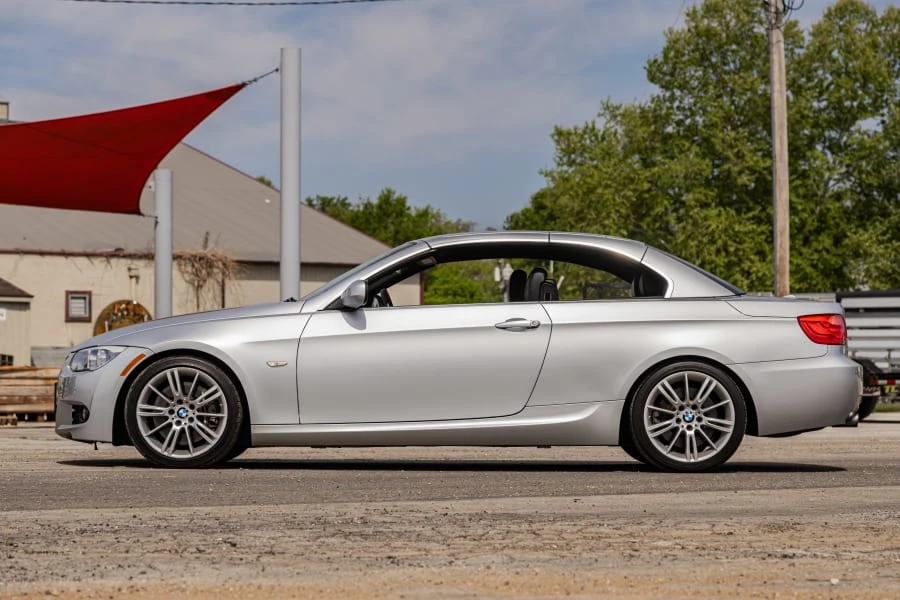 2011 BMW E93 335i Convertible - Image 11 of 30