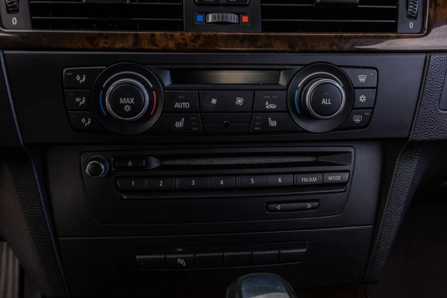 2011 BMW E93 335i Convertible - Image 18 of 30
