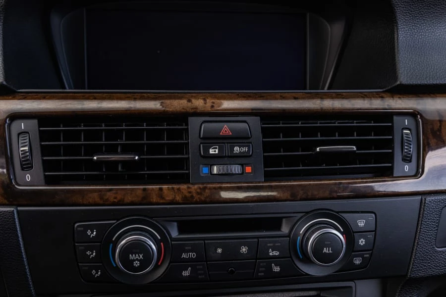 2011 BMW E93 335i Convertible - Image 22 of 30