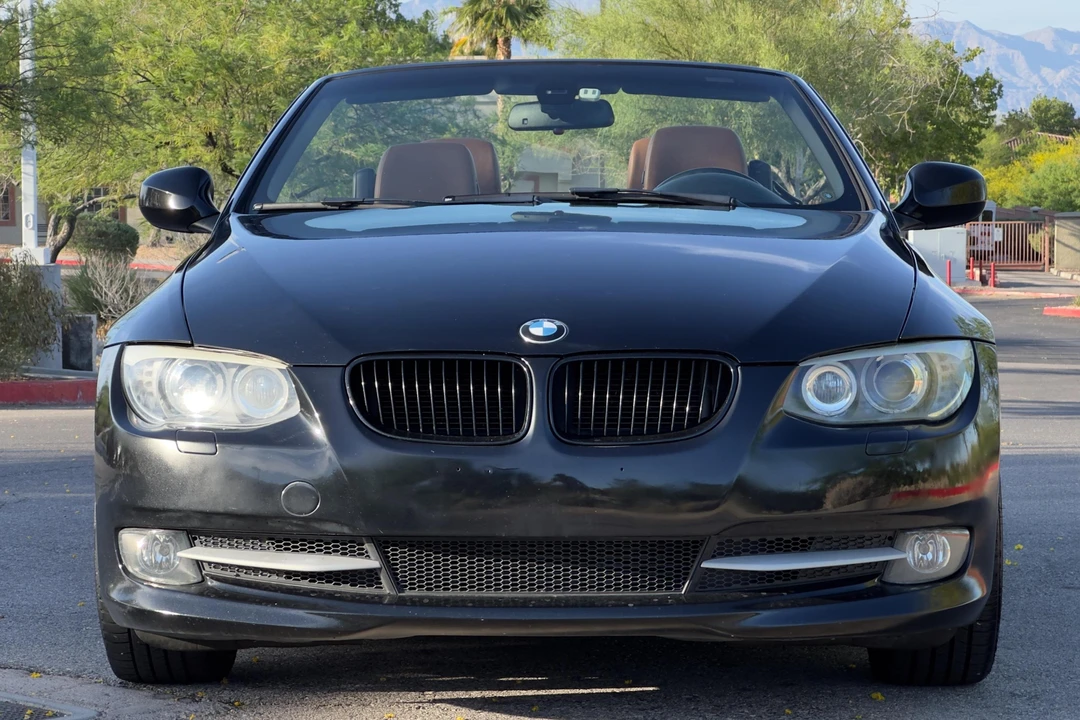 2011 BMW E93 335i Convertible - Image 2 of 31