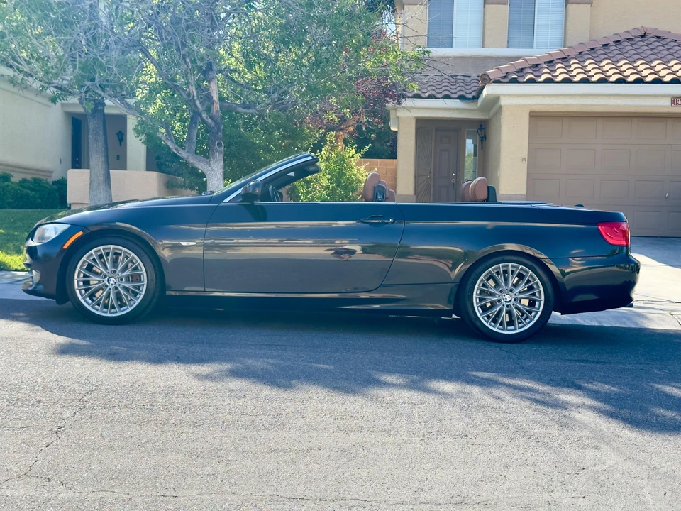2011 BMW E93 335i Convertible - Image 9 of 31