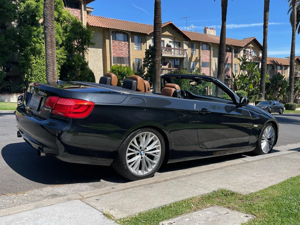 2011 BMW E93 335i Convertible - Image 13 of 31