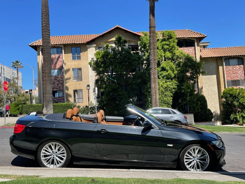 2011 BMW E93 335i Convertible - Image 15 of 31