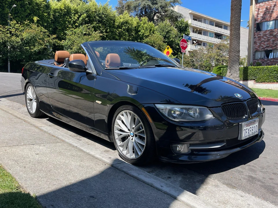 2011 BMW E93 335i Convertible - Image 16 of 31