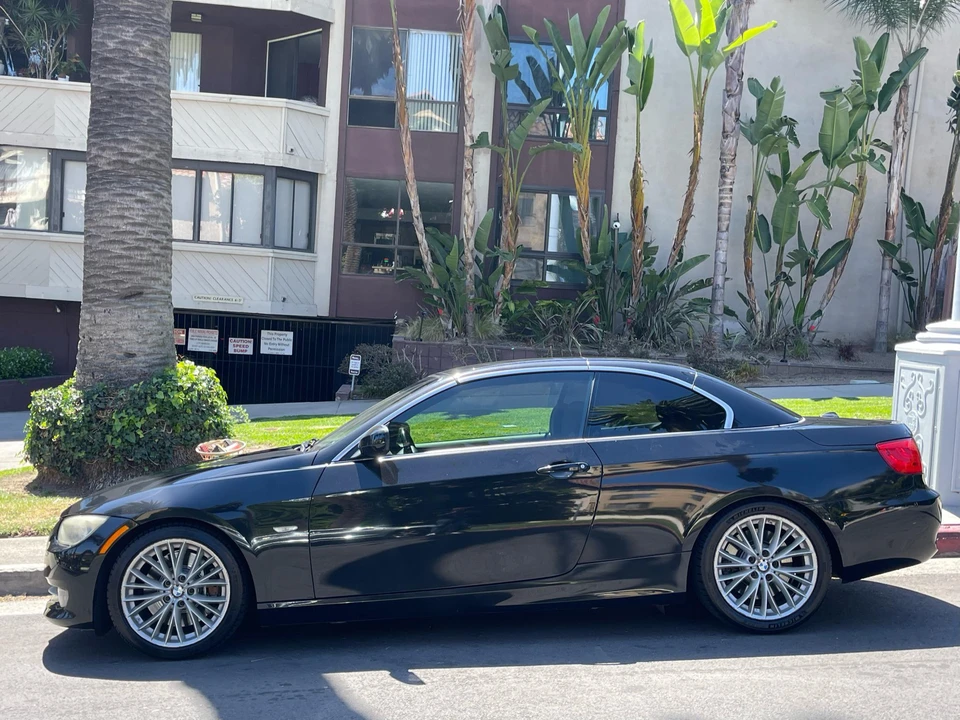 2011 BMW E93 335i Convertible - Image 24 of 31