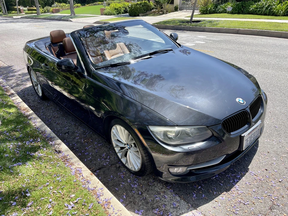 2011 BMW E93 335i Convertible - Image 17 of 31