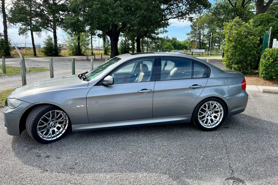 2011 BMW E90 335i Sedan - Image 9 of 31