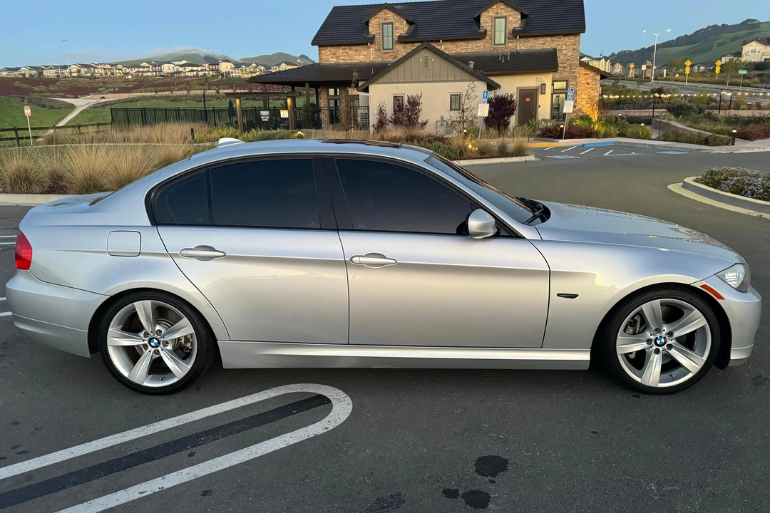 2011 BMW E90 335i Sedan - Image 3 of 31
