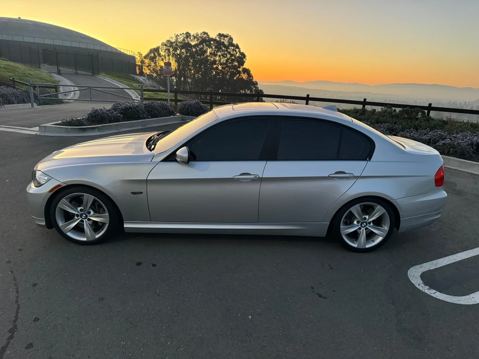 2011 BMW E90 335i Sedan - Image 16 of 31