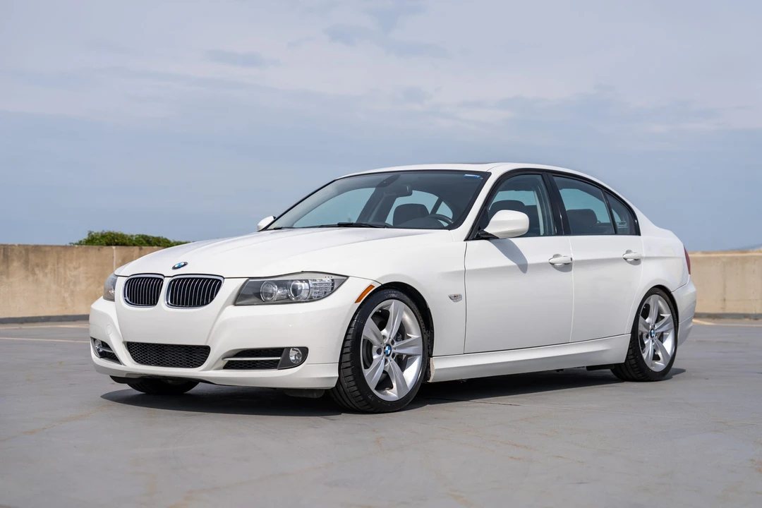 2011 BMW E90 335i Sedan - Image 2 of 31
