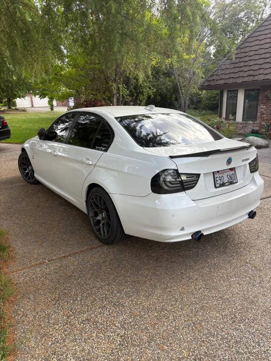 2011 BMW E90 335i Sedan - Image 4 of 7
