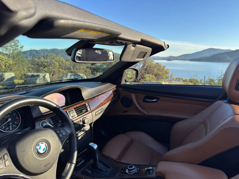 2011 BMW E93 335i Convertible - Image 2 of 4