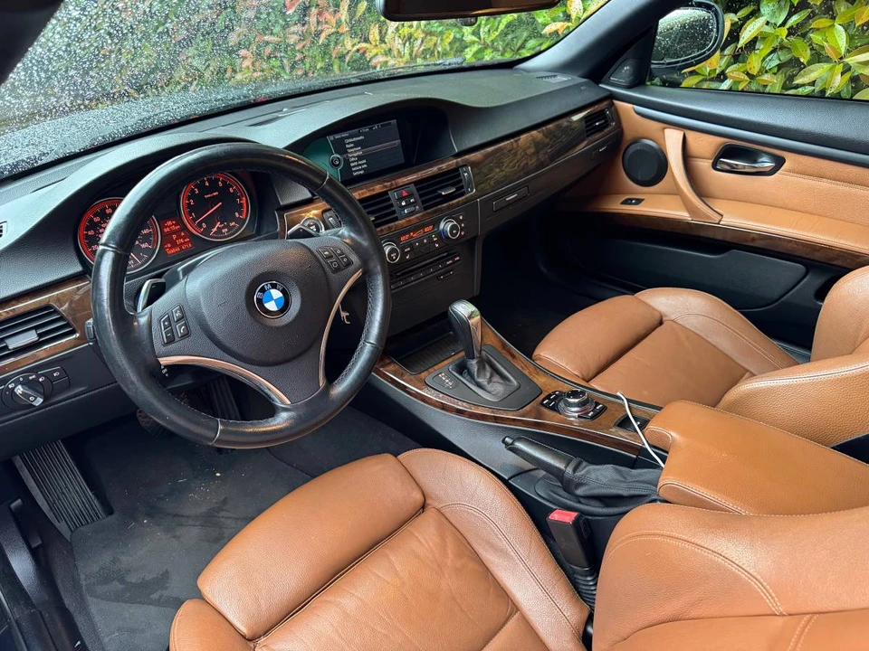 2011 BMW E93 335i Convertible - Image 8 of 10