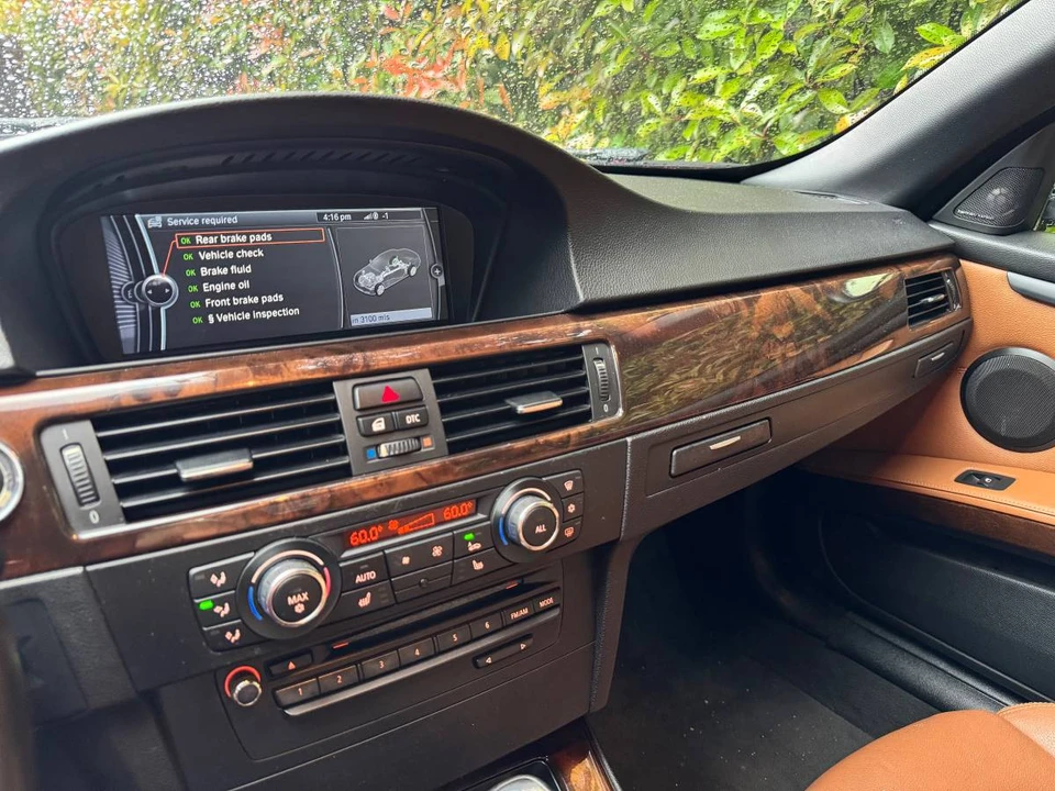 2011 BMW E93 335i Convertible - Image 9 of 10