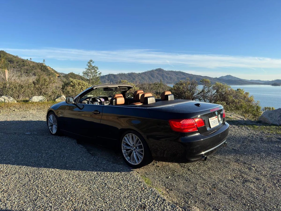 2011 BMW E93 335i Convertible - Image 2 of 10