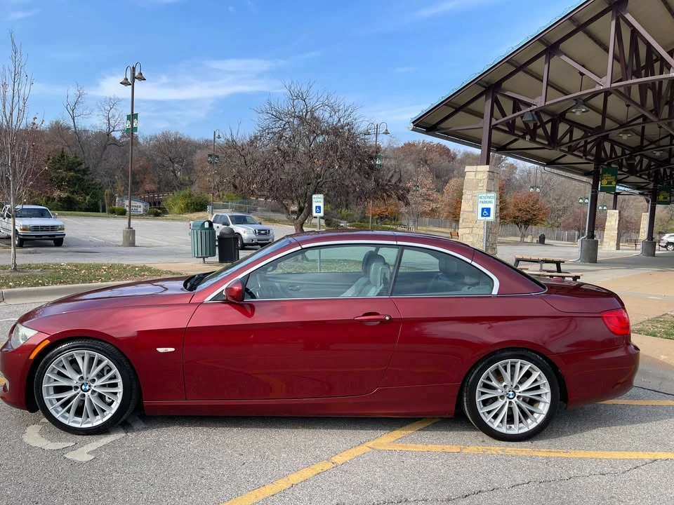 2011 BMW E93 335i Convertible - Image 2 of 19