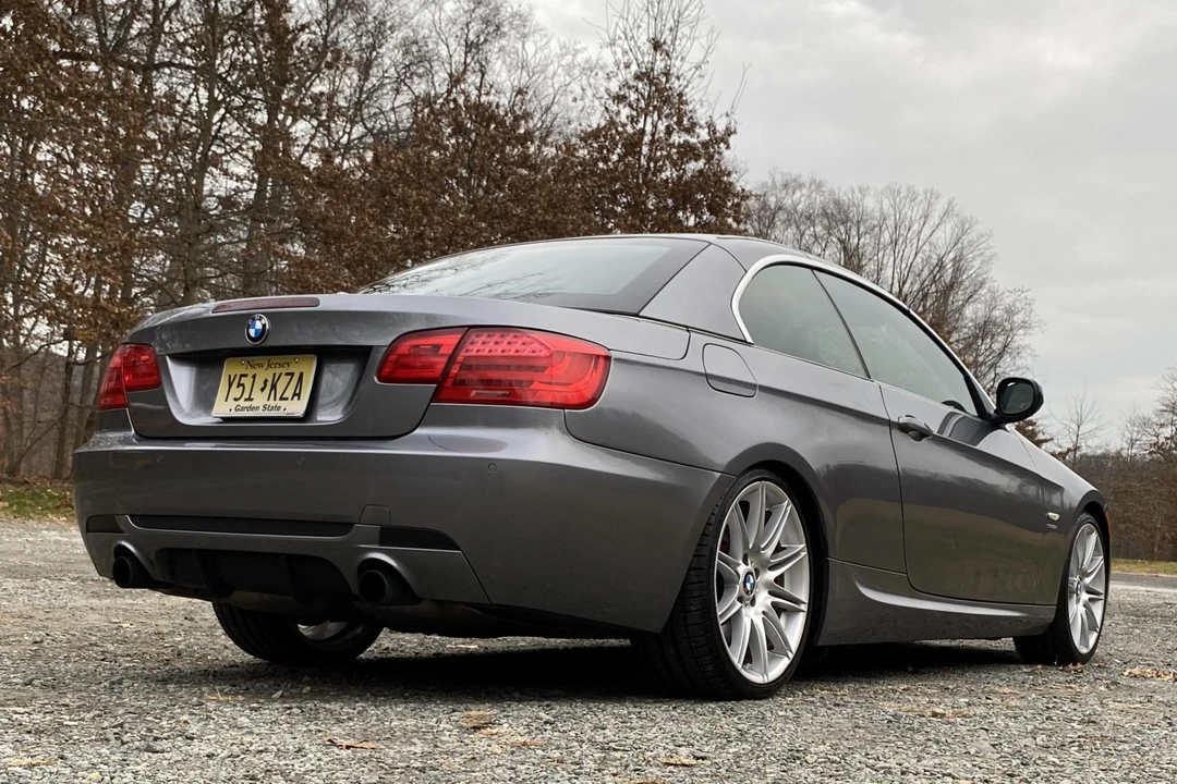 2011 BMW E93 335i Convertible - Image 9 of 10