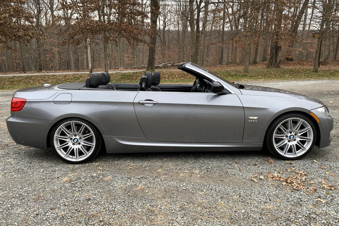 2011 BMW E93 335i Convertible - Image 3 of 10