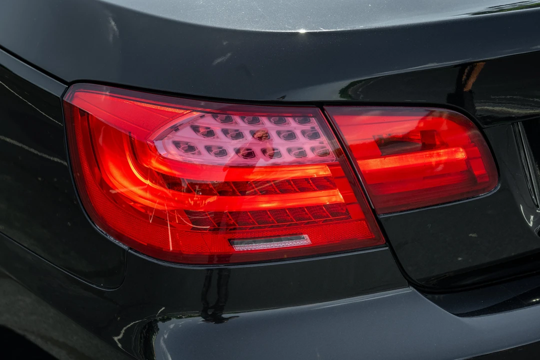 2011 BMW E93 335i Convertible - Image 25 of 31