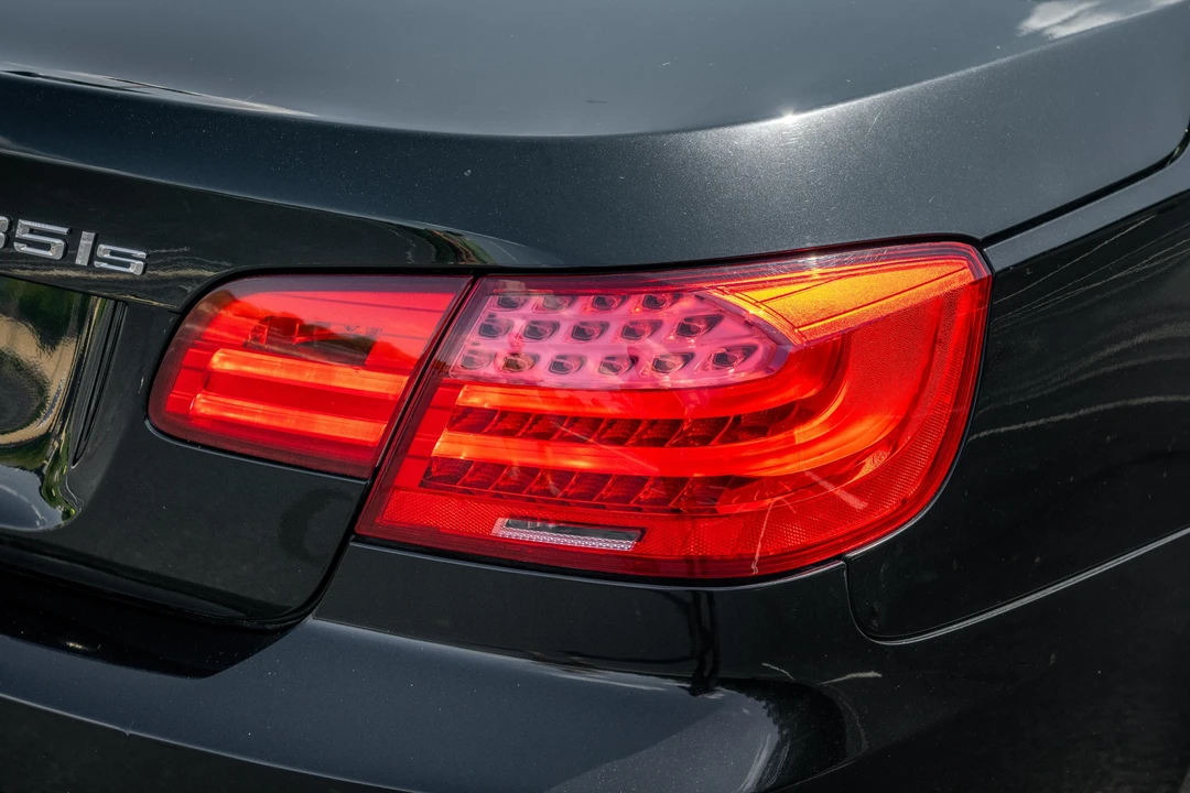 2011 BMW E93 335i Convertible - Image 28 of 31