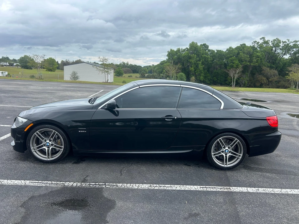 2011 BMW E93 335i Convertible - Image 27 of 31