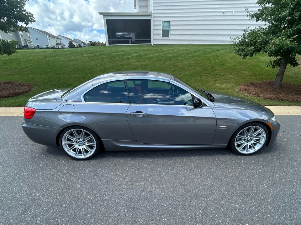 2011 BMW E93 335i Convertible - Image 11 of 31
