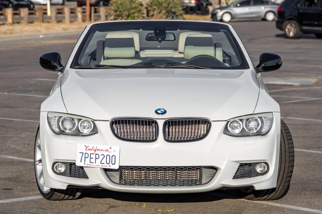 2011 BMW E93 335i Convertible - Image 2 of 31