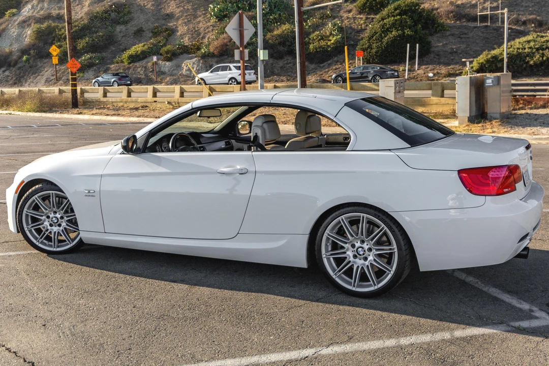 2011 BMW E93 335i Convertible - Image 3 of 31