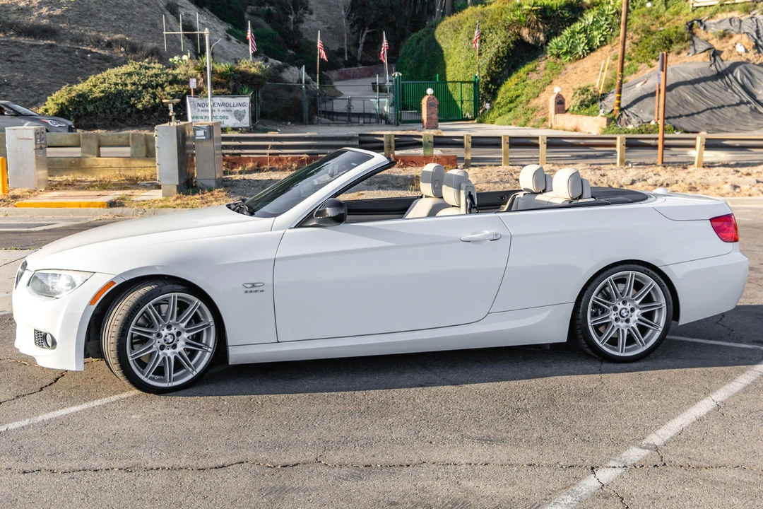 2011 BMW E93 335i Convertible - Image 7 of 31