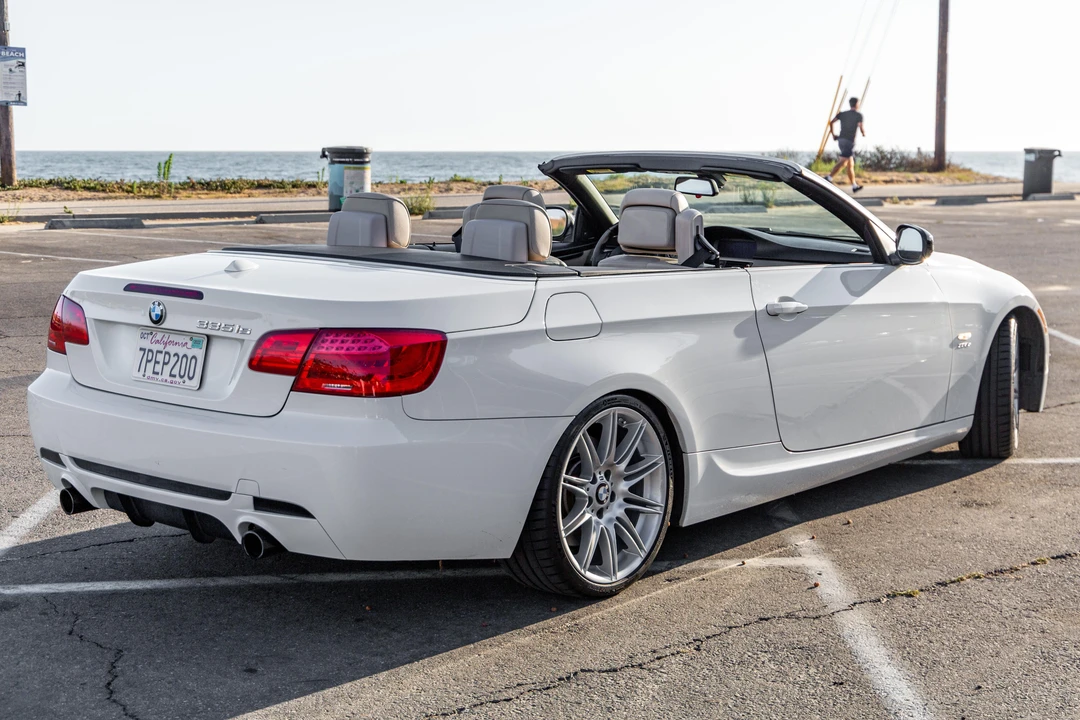 2011 BMW E93 335i Convertible - Image 9 of 31