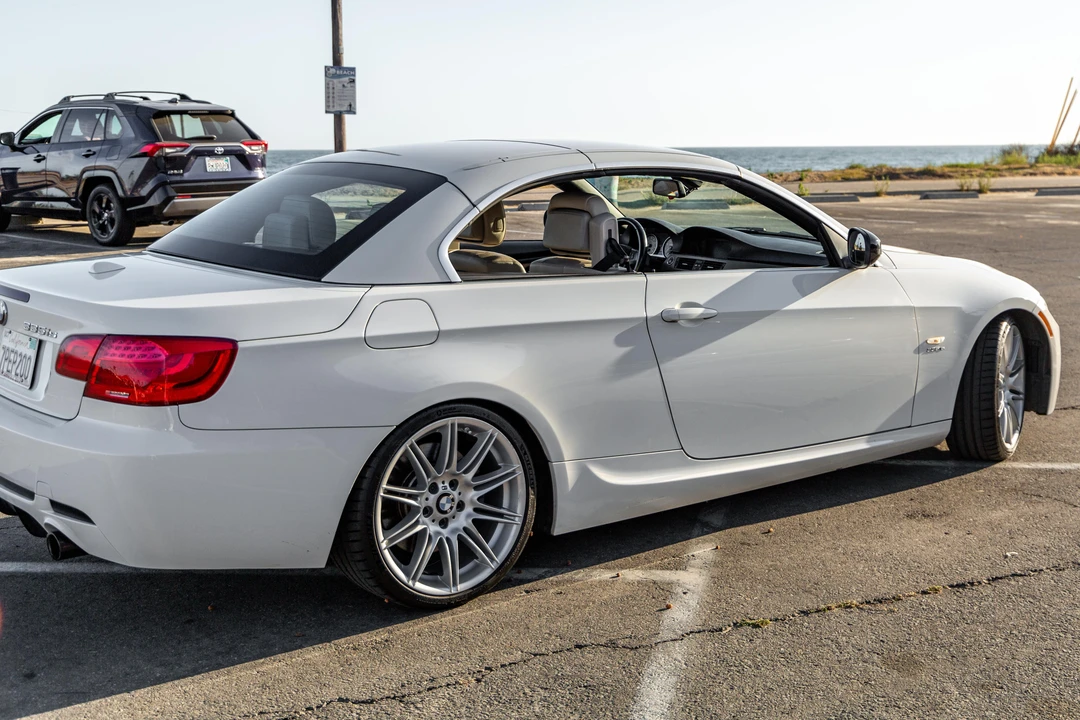2011 BMW E93 335i Convertible - Image 17 of 31